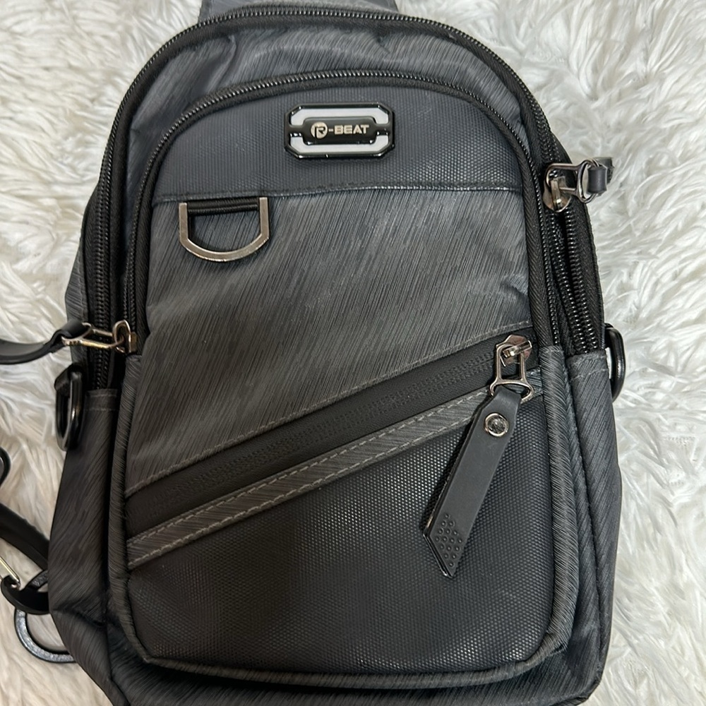 Beat Sling Bag Excellent Condition - Picture 2 of 8